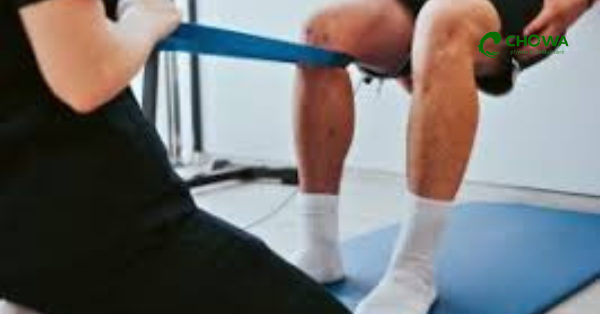 Physiotherapist guiding knee movement for ACL injury rehabilitation in Gulshan