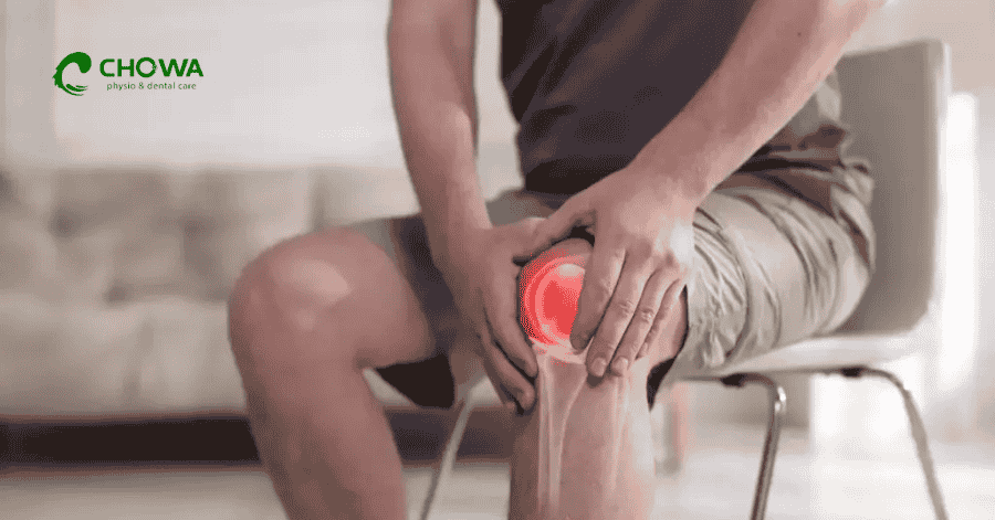Man experiencing knee discomfort before receiving knee pain treatment in Gulshan at Chowa Physio & Dental Care.