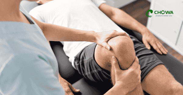 Patient holding painful knee and leg during PLID physiotherapy in Gulshan assessment